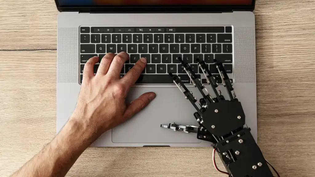Το Kiro Crew της AWS φιλοδοξεί να μετατρέψει τα AI coding agents σε αυτόνομες ομάδες μηχανικών